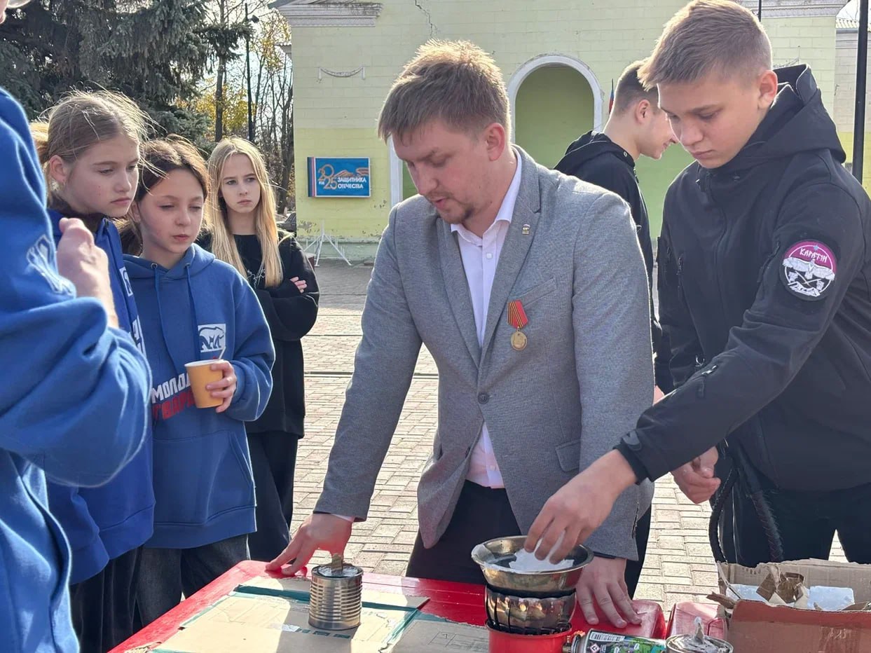 Амвросиевская молодёжь отметила День народного Единства Амвросиевская молодёжь отметила День народного Единства