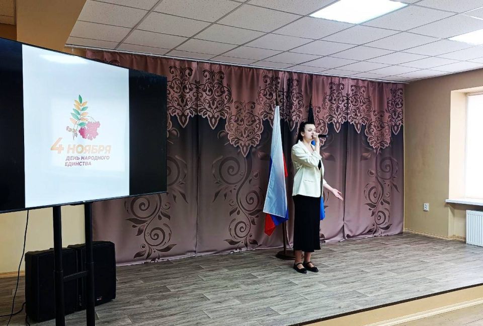 В Ждановке состоялся праздничный концерт ко Дню народного единства В Ждановке состоялся праздничный концерт ко Дню народного единства