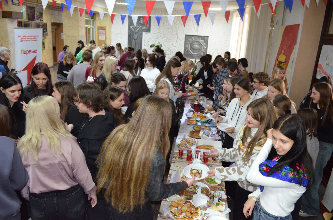 Валентин Левченко: В Донецком техникуме химических технологий и фармации прошло мероприятие под названием «Одна страна на всех», посвященное празднованию Дня народного единства