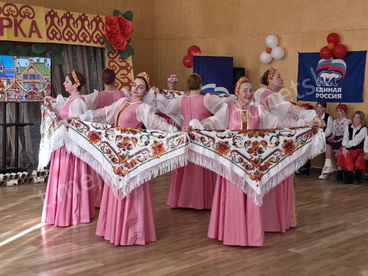 Сегодня во Дворце культуры «Смолянка» в рамках проекта «Культура малой родины» партии «Единая Россия» состоялся Фестиваль русской кухни «В старину едали деды», посвящённый Дню народного единства! Сегодня во Дворце культуры «Смолянка» в рамках проекта «Культура малой родины» партии «Единая Россия» состоялся Фестиваль русской кухни «В старину едали деды», посвящённый Дню народного единства!