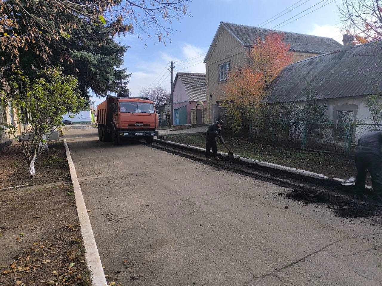 Денис Зубов: В рамках заключенного контракта администрации городского округа Иловайск с подрядной организацией начата фрезеровка дорожного покрытия по пер