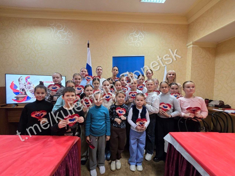 В многонациональном и многокультурном Донецке День народного единства стал ярким поводом собраться вместе и вспомнить о важности силы нашего единения и дружбы В многонациональном и многокультурном Донецке День народного единства стал ярким поводом собраться вместе и вспомнить о важности силы нашего единения и дружбы