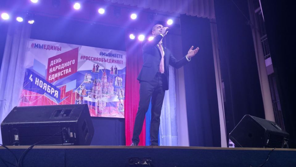 «В ЕДИНСТВЕ НАША СИЛА!». Во вторник, 04 ноября 2025 года, в МБУ «Дворец культуры имени Владимира Маяковского городского округа Торез» состоялся концерт, приуроченный ко Дню народного единства «В ЕДИНСТВЕ НАША СИЛА!». Во вторник, 04 ноября 2025 года, в МБУ «Дворец культуры имени Владимира Маяковского городского округа Торез» состоялся концерт, приуроченный ко Дню народного единства