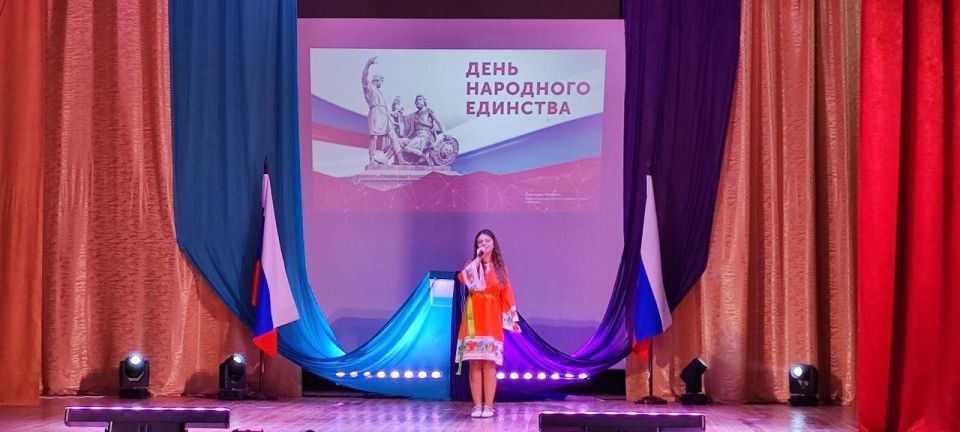 В Урзуфском сельском Доме культуры состоялся большой праздничный концерт «Народов дружная страна», посвященный Дню народного единства В Урзуфском сельском Доме культуры состоялся большой праздничный концерт «Народов дружная страна», посвященный Дню народного единства