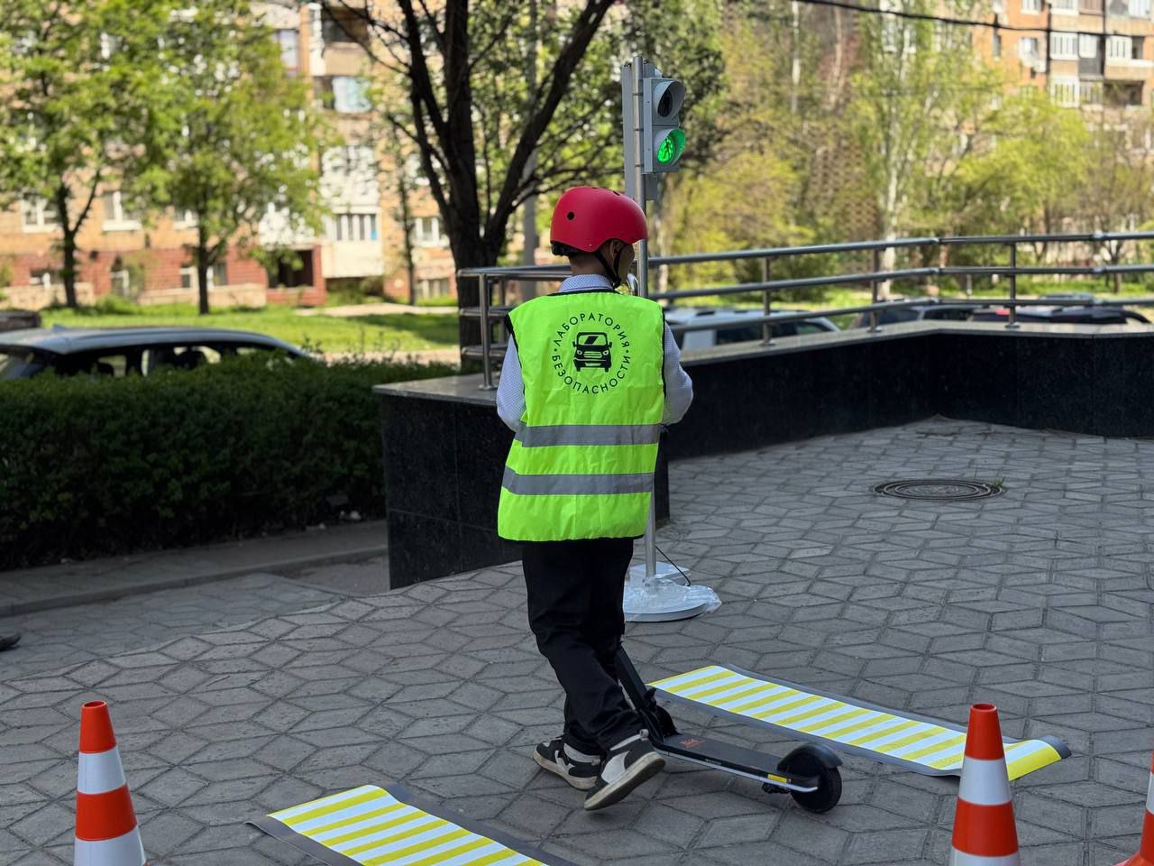 В Донецкой академии транспорта в День народного единства подвели итоги открытого онлайн-фотоконкурса «Люблю тебя, мой край родной», посвящённого Дню государственного флага Донецкой Народной Республики и Году защитника... В Донецкой академии транспорта в День народного единства подвели итоги открытого онлайн-фотоконкурса «Люблю тебя, мой край родной», посвящённого Дню государственного флага Донецкой Народной Республики и Году защитника...