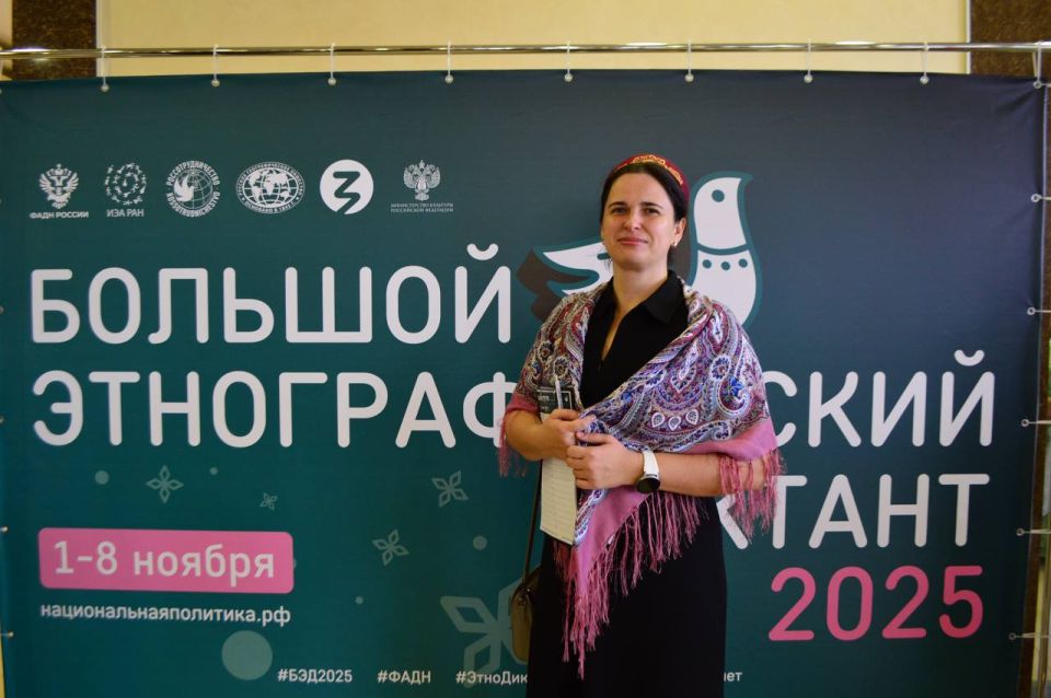 Гигантский флаг, этнографический диктант и вручение паспортов: Как в ДНР отметили День народного единства Гигантский флаг, этнографический диктант и вручение паспортов: Как в ДНР отметили День народного единства