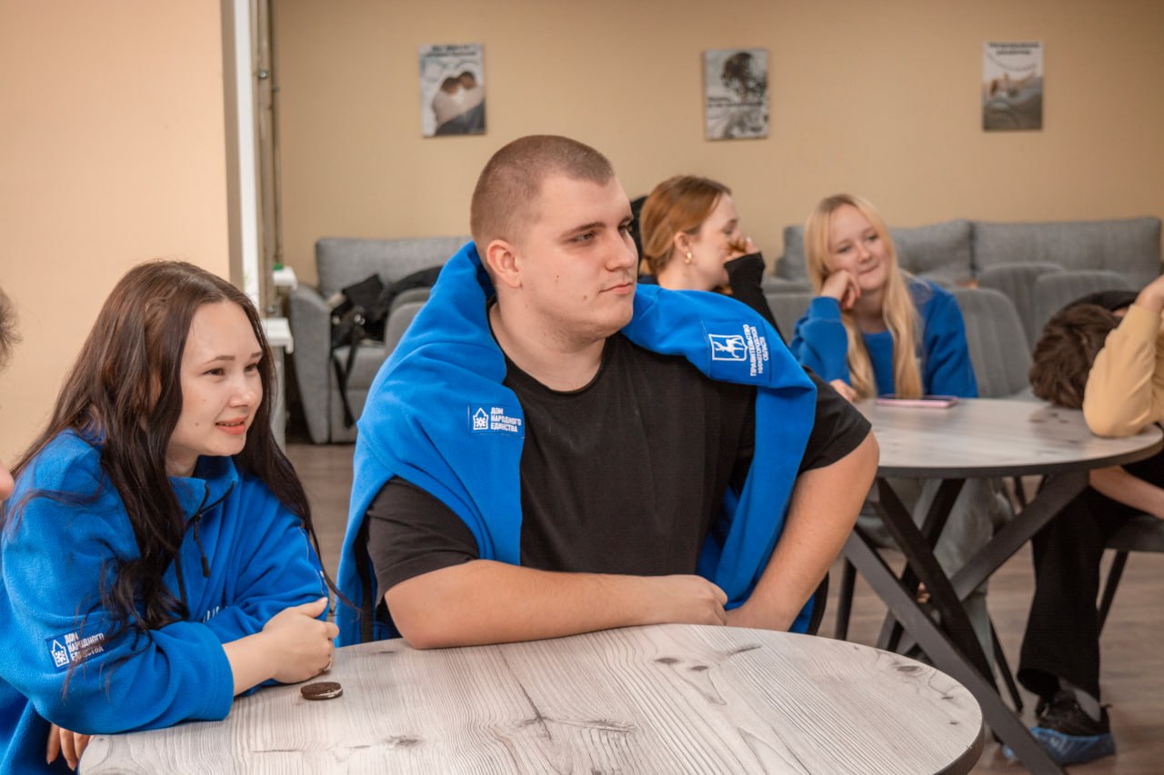 Харцызская Молодёжка отметила День народного единства интеллектуальной игрой Харцызская Молодёжка отметила День народного единства интеллектуальной игрой