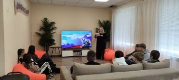 Сегодня , 4 ноября, в День Народного Единства, сотрудниками МБУ "Центр культуры и досуга города Дебальцево", в молодежном отделе имени Марии Пироговой была проведена викторина для ребят города Дебальцево