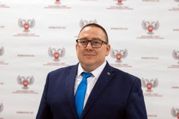 Сегодня день рождения празднует человек, стоявший у истоков создания Донецкой Народной Республики и общественного движения «Донецкая Республика», Андрей Крамар