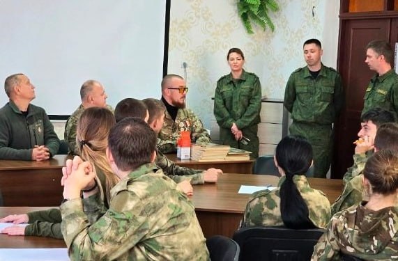 В Донецкой Народной Республике сотрудники СК России организовали для кадет патриотическое мероприятие В Донецкой Народной Республике сотрудники СК России организовали для кадет патриотическое мероприятие