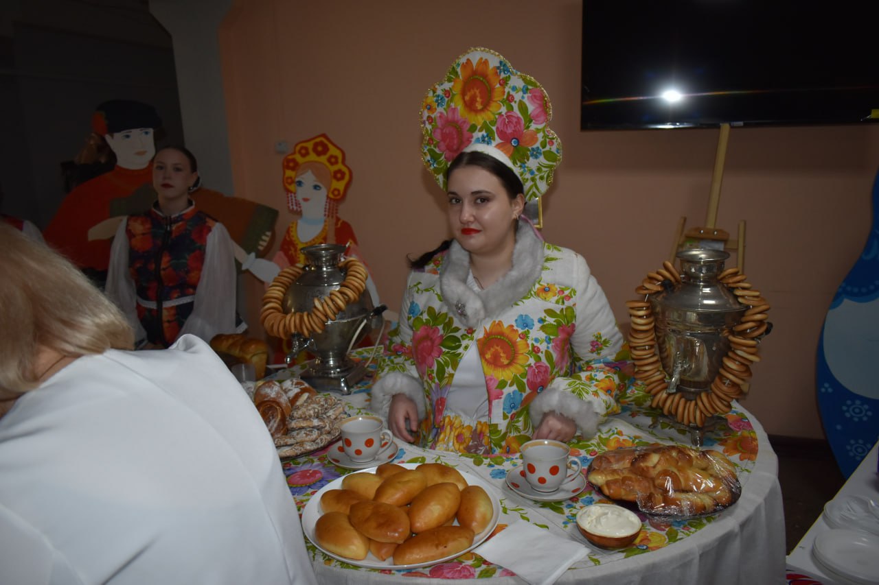 В Амвросиевке отметили День Народного Единства В Амвросиевке отметили День Народного Единства