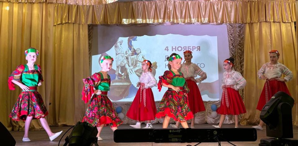 В Ялтинском Доме Культуры состоялся праздничный концерт, посвященный Дню народного единства В Ялтинском Доме Культуры состоялся праздничный концерт, посвященный Дню народного единства