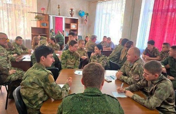 В Донецкой Народной Республике сотрудники СК России организовали для кадет патриотическое мероприятие В Донецкой Народной Республике сотрудники СК России организовали для кадет патриотическое мероприятие