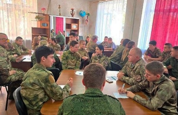 В Донецкой Народной Республике сотрудники СК России организовали для кадет патриотическое мероприятие В Донецкой Народной Республике сотрудники СК России организовали для кадет патриотическое мероприятие