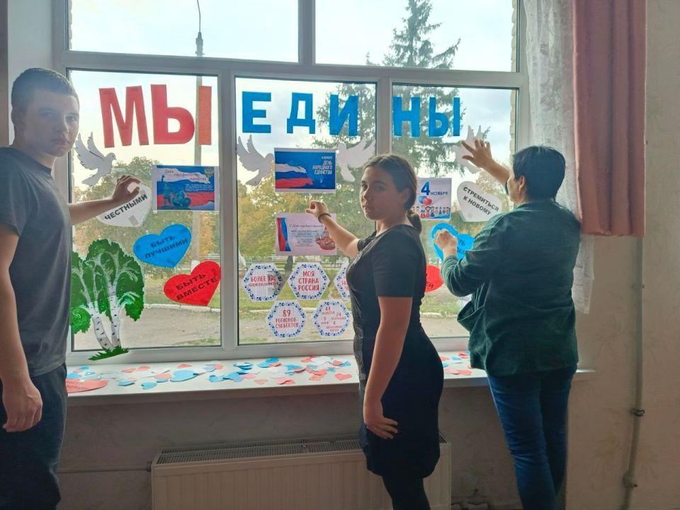 Николай Михайлов: В Старобешевском округе прошла патриотическая акция «Окна единства» Николай Михайлов: В Старобешевском округе прошла патриотическая акция «Окна единства»