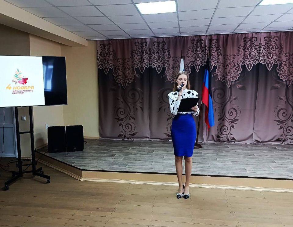В Ждановке состоялся праздничный концерт ко Дню народного единства В Ждановке состоялся праздничный концерт ко Дню народного единства