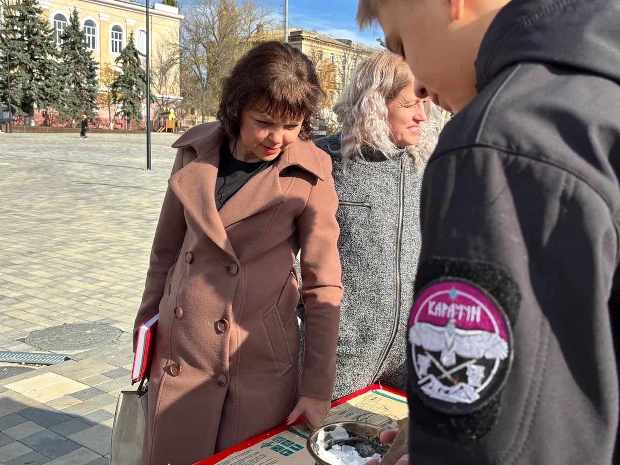 Амвросиевская молодёжь отметила День народного Единства Амвросиевская молодёжь отметила День народного Единства