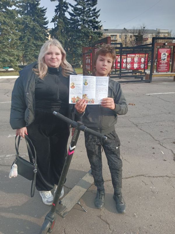 Сегодня, в День Народного Единства, сотрудники МБУ "Центр культуры и досуга города Дебальцево" провели информационную акцию Сегодня, в День Народного Единства, сотрудники МБУ "Центр культуры и досуга города Дебальцево" провели информационную акцию