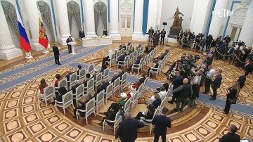 Владимир Путин наградил орденом Дружбы итальянского независимого журналиста Элизео Бертолази