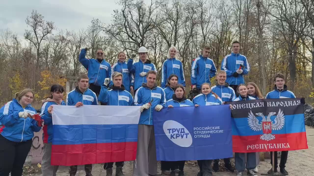 Молодежь благоустраивает парк им. А.С. Пушкина на Азотном