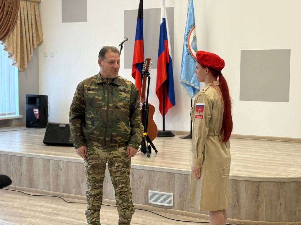 Юный талант Тимур Сафин выступил с патриотическим концертом в Урзуфской школе Юный талант Тимур Сафин выступил с патриотическим концертом в Урзуфской школе