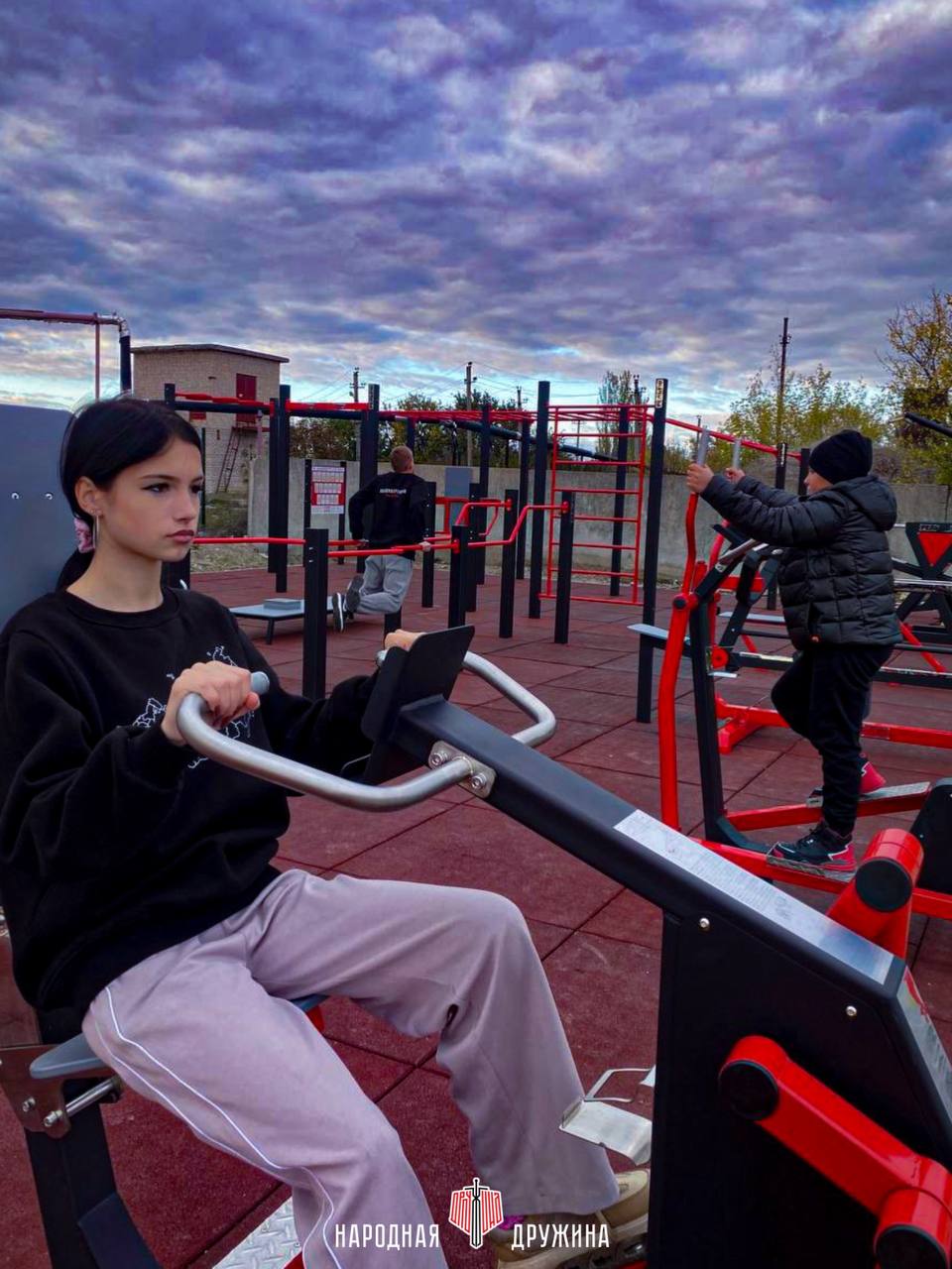В движении – наша сила!. Активисты Народной Дружины Мангушского округа не сидят на месте! В рамках проекта «Старший Брат» прошла очередная продуктивная тренировка по общей физической подготовке В движении – наша сила!. Активисты Народной Дружины Мангушского округа не сидят на месте! В рамках проекта «Старший Брат» прошла очередная продуктивная тренировка по общей физической подготовке