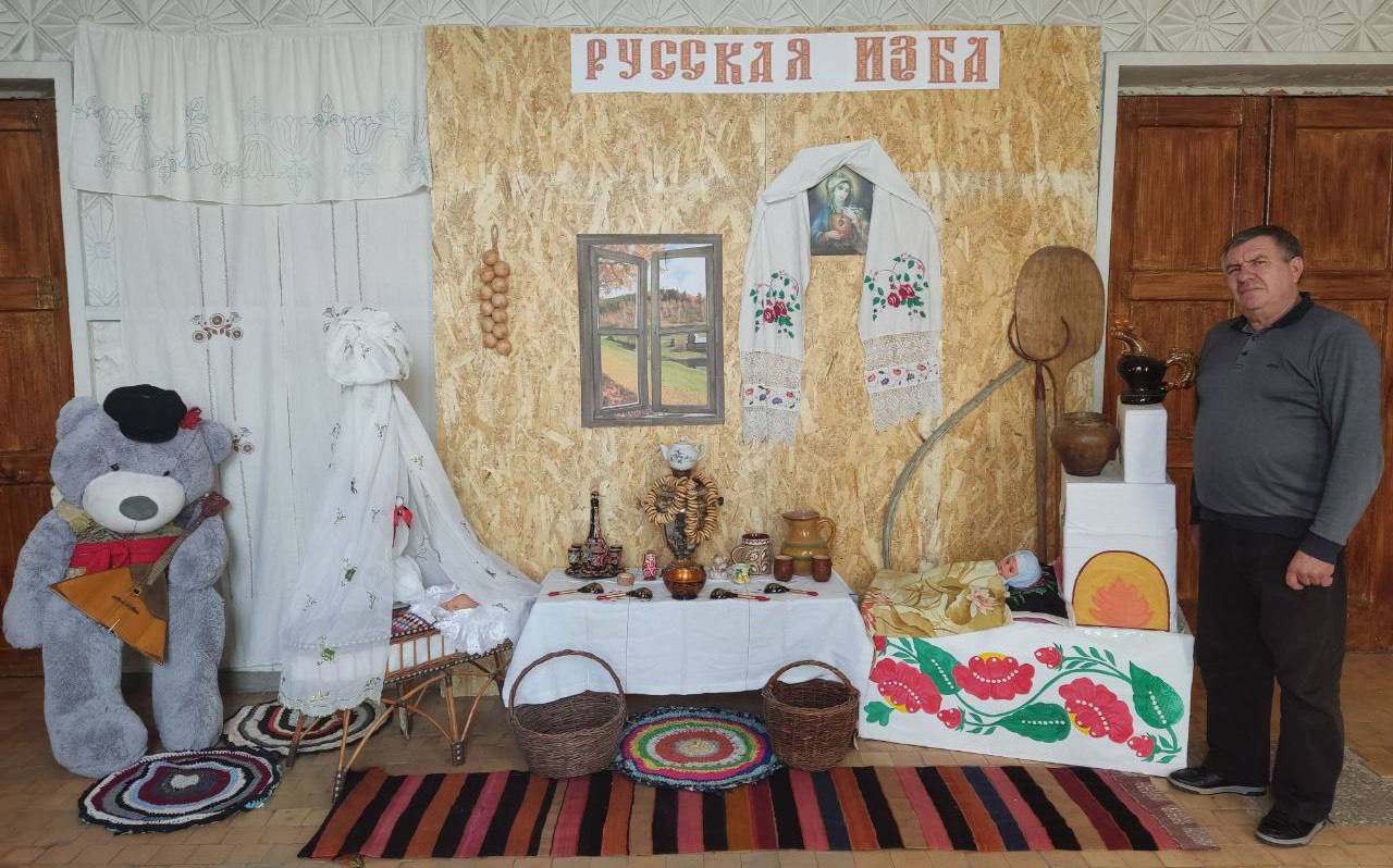 В Николаевском Доме культуры Волновахского муниципального округа открылась выставка, посвященная Дню народного единства В Николаевском Доме культуры Волновахского муниципального округа открылась выставка, посвященная Дню народного единства