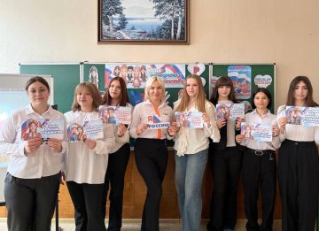 День народного единства. Ежегодно 4 ноября наша страна отмечает День народного единства. Более 190 народов и народностей, проживающих на территории Российской Федерации, объединяет общая история, память и верность традициям