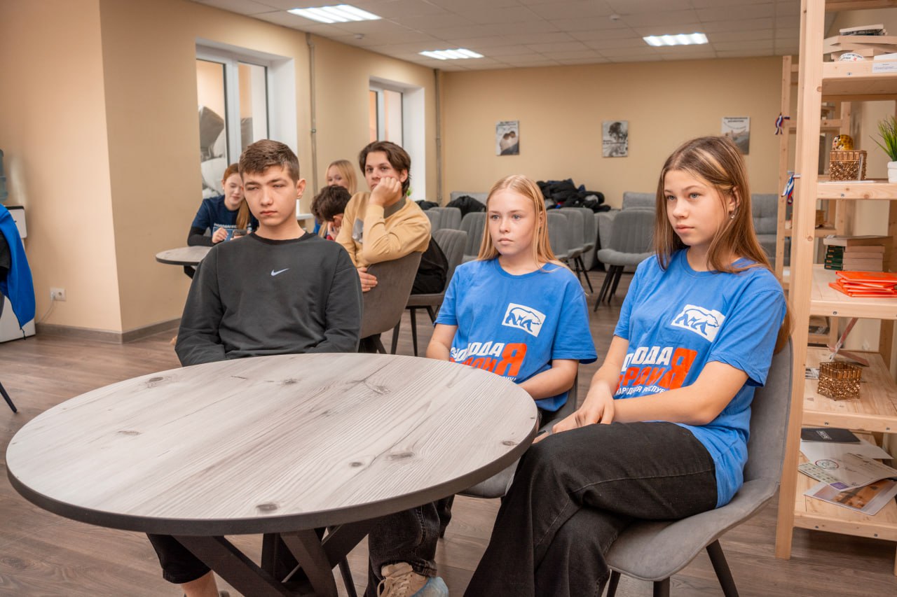 Харцызская Молодёжка отметила День народного единства интеллектуальной игрой Харцызская Молодёжка отметила День народного единства интеллектуальной игрой