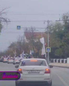 Под флагами Российской Империи, РФ и СССР прошли автопробеги в честь Дня народного единства Триада флагов России, православные знамена и многие другие русские символы прошлись по нашей необъятной. География празднования Дня...