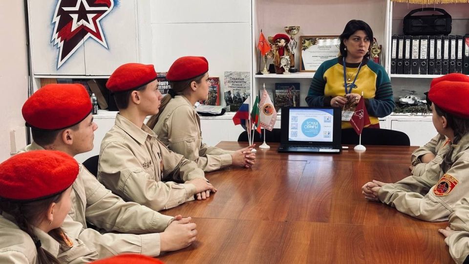 Метафорические карты и семейный герб: психологический тренинг для горловских юнармейцев Метафорические карты и семейный герб: психологический тренинг для горловских юнармейцев