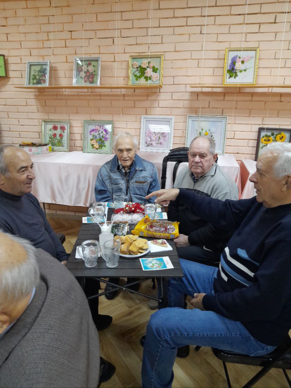 Накануне праздника Дня народного единства в стенах Ясиноватского городского музея собрались ветераны локомотивного депо Ясиноватая Донецкого филиала ФГУП «ЖДН» Накануне праздника Дня народного единства в стенах Ясиноватского городского музея собрались ветераны локомотивного депо Ясиноватая Донецкого филиала ФГУП «ЖДН»