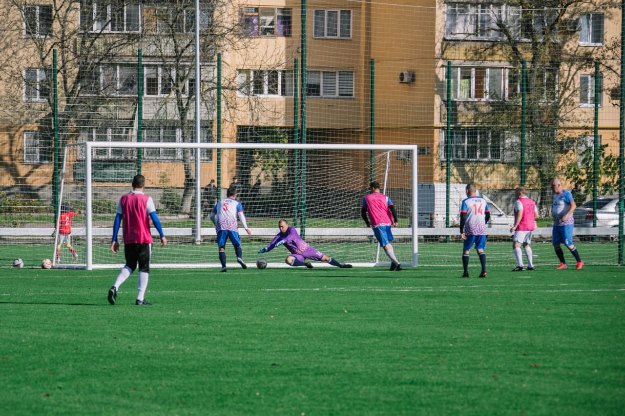 Антон Кольцов: Добрые традиции остаются неизменными - в День народного единства провели футбольный товарищеский матч между сборными командами ветеранов Санкт-Петербурга и Мариуполя Антон Кольцов: Добрые традиции остаются неизменными - в День народного единства провели футбольный товарищеский матч между сборными командами ветеранов Санкт-Петербурга и Мариуполя