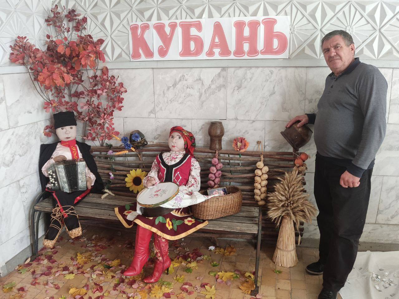 В Николаевском Доме культуры Волновахского муниципального округа открылась выставка, посвященная Дню народного единства В Николаевском Доме культуры Волновахского муниципального округа открылась выставка, посвященная Дню народного единства