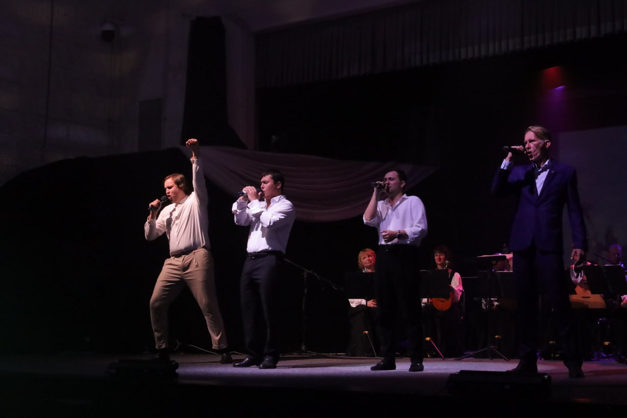 4 ноября 2025 года Мариупольский русский драматический театр провел уникальную культурно-патриотическую акцию — концерт «Мы все потомки Минина с Пожарским…» 4 ноября 2025 года Мариупольский русский драматический театр провел уникальную культурно-патриотическую акцию — концерт «Мы все потомки Минина с Пожарским…»