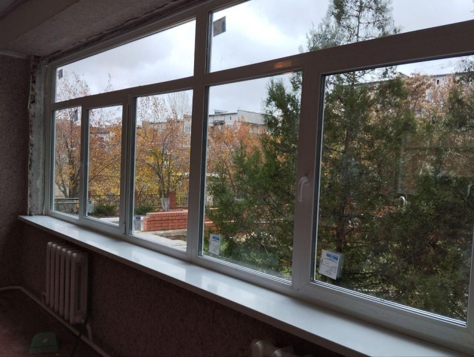 Нижегородские подрядчики приступили к частичной замене окон в детсаду № 1 Харцызска Нижегородские подрядчики приступили к частичной замене окон в детсаду № 1 Харцызска