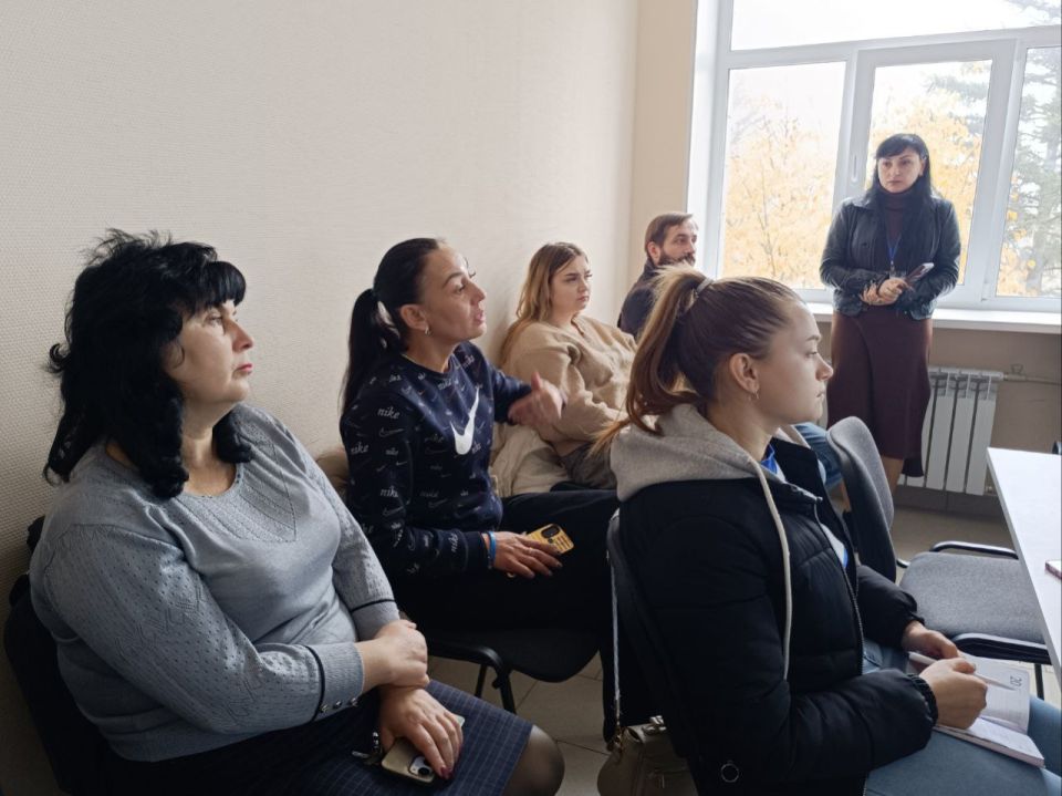 Денис Зубов: Юридическая консультация. В рамках проекта "ПРАВОВОЙ КОМПАС" и, ранее подписанного, соглашения о партнерстве представители Регионального отделения Ассоциации юристов России в ДНР при поддержке ФОНДА... Денис Зубов: Юридическая консультация. В рамках проекта "ПРАВОВОЙ КОМПАС" и, ранее подписанного, соглашения о партнерстве представители Регионального отделения Ассоциации юристов России в ДНР при поддержке ФОНДА...