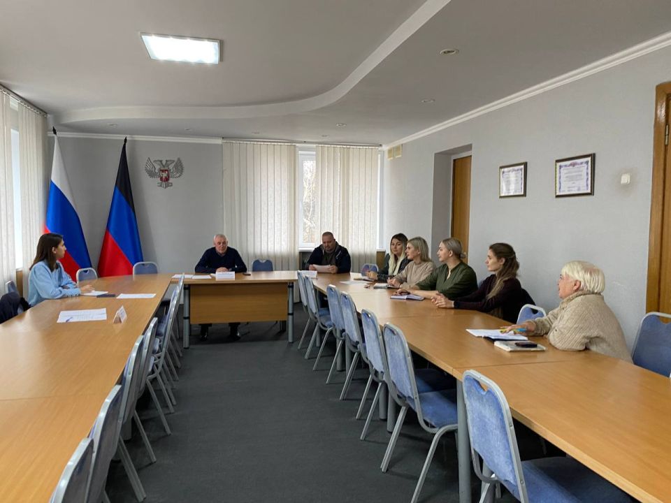 Евгений Поплавский: Провел заседание штаба по вопросам здравоохранения с главным врачом ГБУ ДНР «ЦГБ г. Харцызска» Андреем Медведевым, сотрудниками Администрации, депутатами и представителями некоммерческих организаций, где... Евгений Поплавский: Провел заседание штаба по вопросам здравоохранения с главным врачом ГБУ ДНР «ЦГБ г. Харцызска» Андреем Медведевым, сотрудниками Администрации, депутатами и представителями некоммерческих организаций, где...
