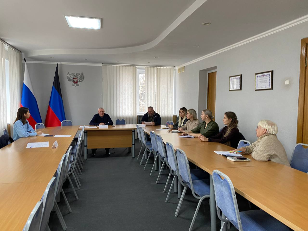 Евгений Поплавский: Провел заседание штаба по вопросам здравоохранения с главным врачом ГБУ ДНР «ЦГБ г. Харцызска» Андреем Медведевым, сотрудниками Администрации, депутатами и представителями некоммерческих организаций, где... Евгений Поплавский: Провел заседание штаба по вопросам здравоохранения с главным врачом ГБУ ДНР «ЦГБ г. Харцызска» Андреем Медведевым, сотрудниками Администрации, депутатами и представителями некоммерческих организаций, где...