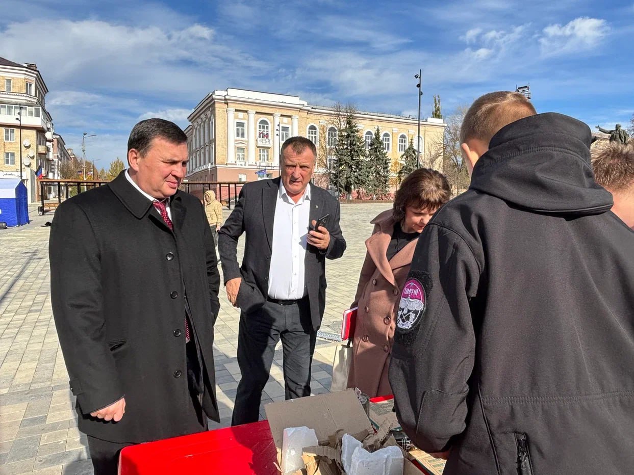 Амвросиевская молодёжь отметила День народного Единства Амвросиевская молодёжь отметила День народного Единства