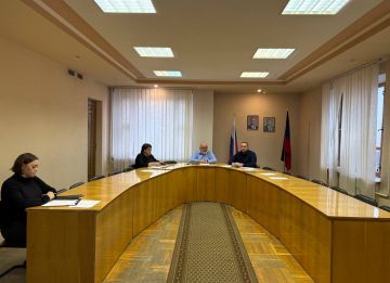 Сегодня, 5 ноября, первый заместитель руководителя Управы Ленинского внутригородского района Администрации городского округа Донецк Тимур Карасев провел аппаратное совещание