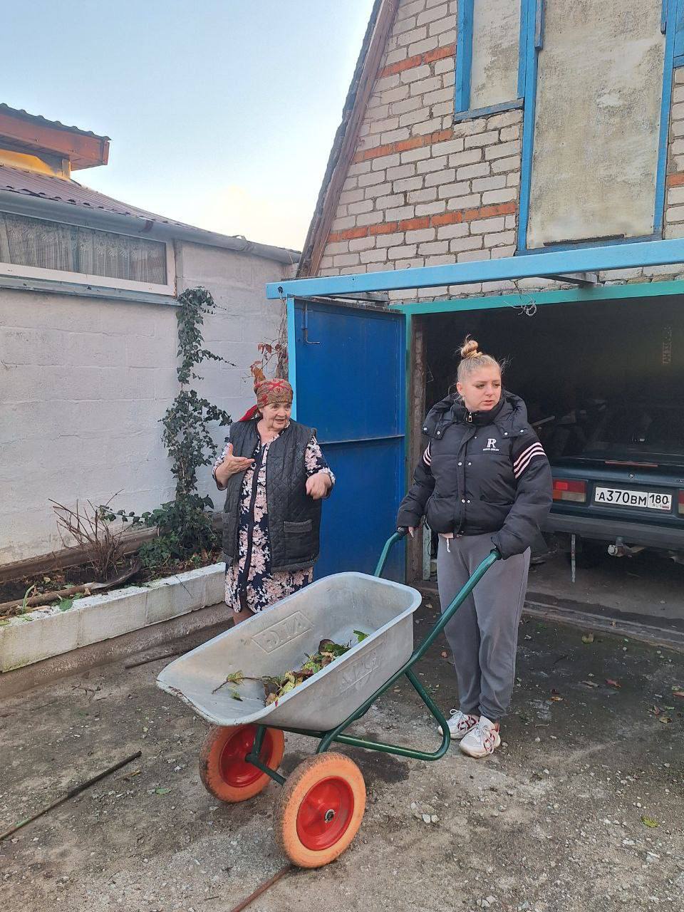 Россия — семья семей. В канун Дня народного единства работники Урзуфского сельского Дома культуры присоединились к всероссийской акции «Россия — семья семей» Россия — семья семей. В канун Дня народного единства работники Урзуфского сельского Дома культуры присоединились к всероссийской акции «Россия — семья семей»