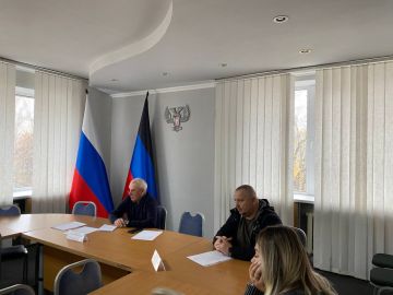 Евгений Поплавский: Провел заседание штаба по вопросам здравоохранения с главным врачом ГБУ ДНР «ЦГБ г. Харцызска» Андреем Медведевым, сотрудниками Администрации, депутатами и представителями некоммерческих организаций, где...