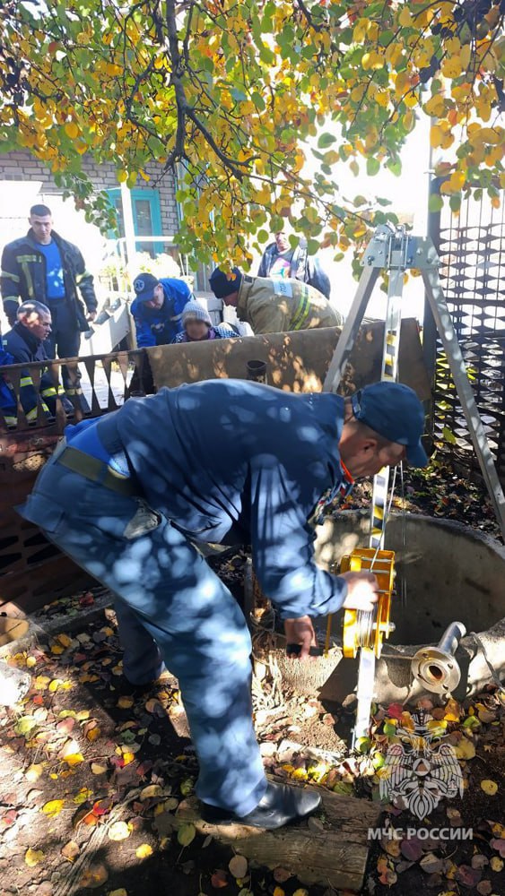 Жительница Мариуполя чудом осталась жива после падения в 7-метровый колодец Жительница Мариуполя чудом осталась жива после падения в 7-метровый колодец