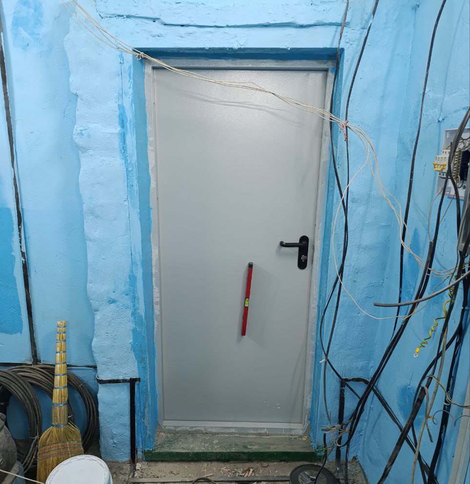 В Кировском устанавливают два новых лифта В Кировском устанавливают два новых лифта