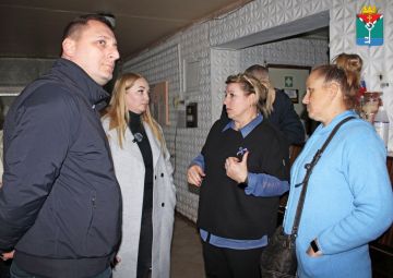 Сегодня в ВПР г. Енакиево состоялась выдача гуманитарных наборов от общественного движения «Народный фронт ДНР»