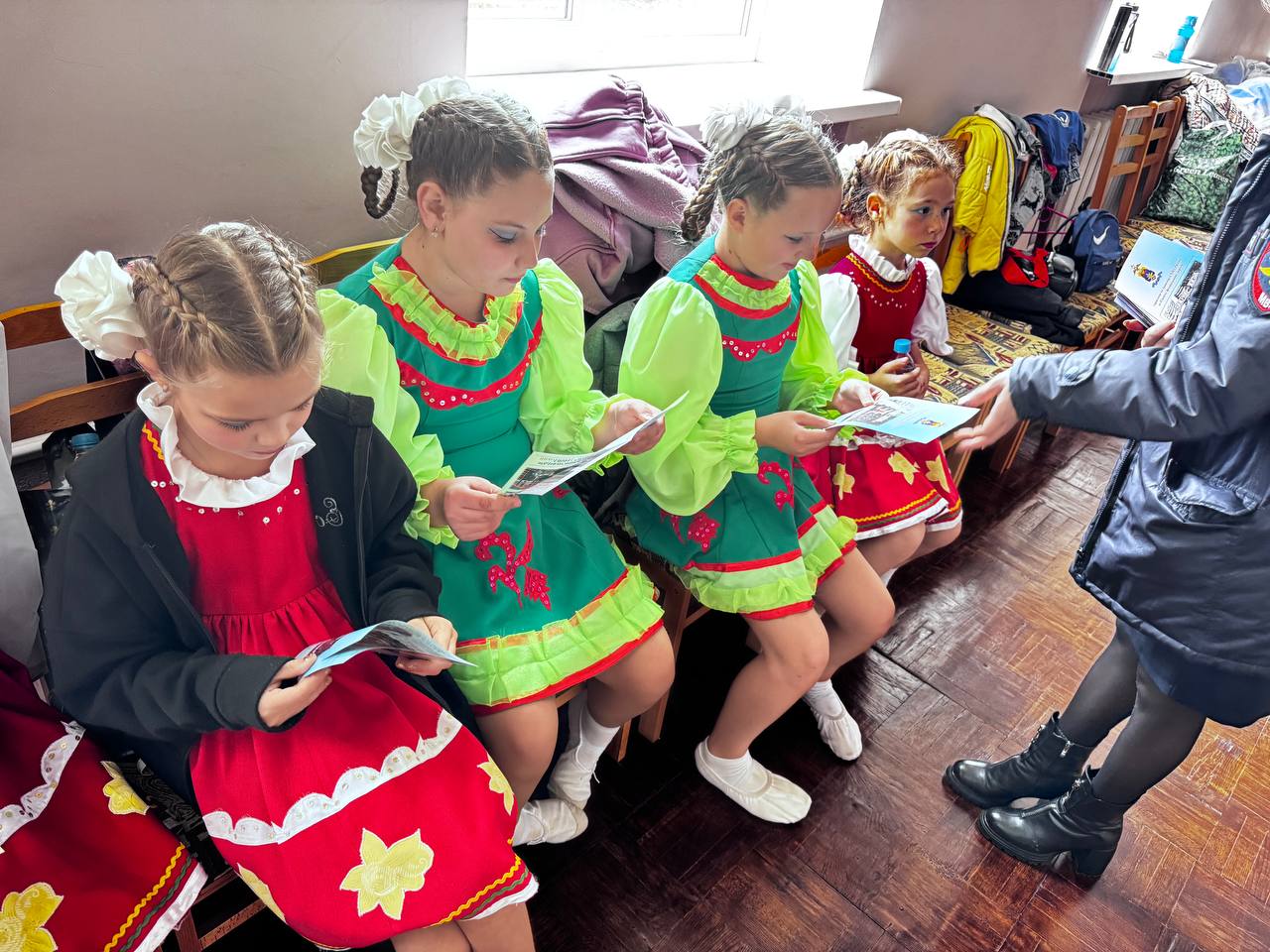 Сотрудники транспортной полиции Донецка провели урок безопасности в рамках празднования Дня народного единства Сотрудники транспортной полиции Донецка провели урок безопасности в рамках празднования Дня народного единства