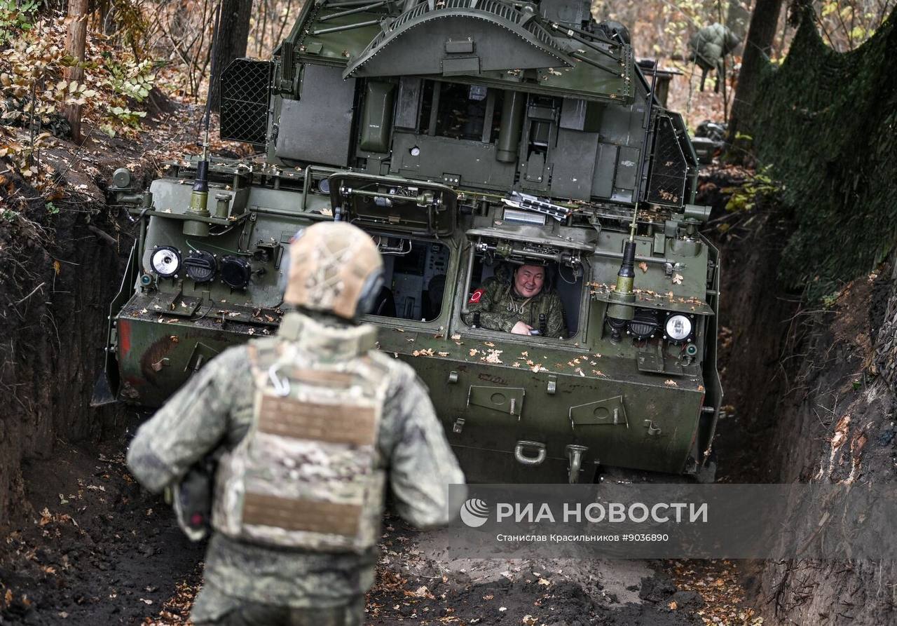 Выезд на боевое дежурство расчёта ЗРК 9К332 «Тор-М2» группировки войск «Центр» на Покровском (Красноармейском) направлении Выезд на боевое дежурство расчёта ЗРК 9К332 «Тор-М2» группировки войск «Центр» на Покровском (Красноармейском) направлении