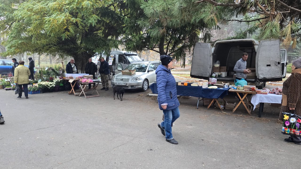 В поселке Старобешево состоялась выездная торговая ярмарка В поселке Старобешево состоялась выездная торговая ярмарка