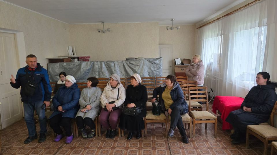 Управляющий делами Администрации Старобешевского округа Евгения Биатова провела сход граждан в селе Коммунаровка Управляющий делами Администрации Старобешевского округа Евгения Биатова провела сход граждан в селе Коммунаровка